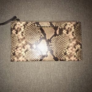 Michael Kors Clutch